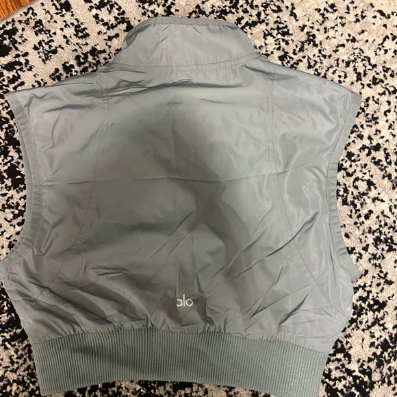 Alo yoga cosmic grey In Motion Vest - Sz Small - Picture 6 of 6